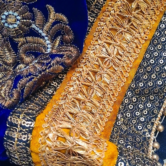 DESIGNER Rose gold & pearl Lace & Velvet embroidered half & half saree W/ Blouse - Picture 9 of 16